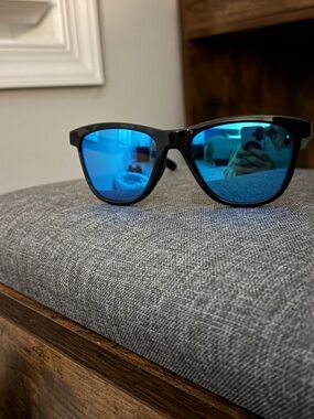 Women’s Oakley Black Frame Sunglasses with Blue Polarized Lenses